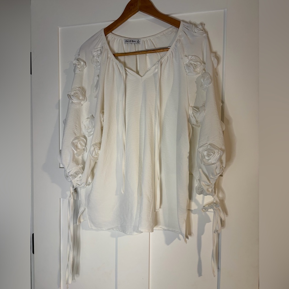 Ana & Rose White 3D Floral Rosette Blouse XL V-Neck Long‎ Sleeve Tie Cuff Top